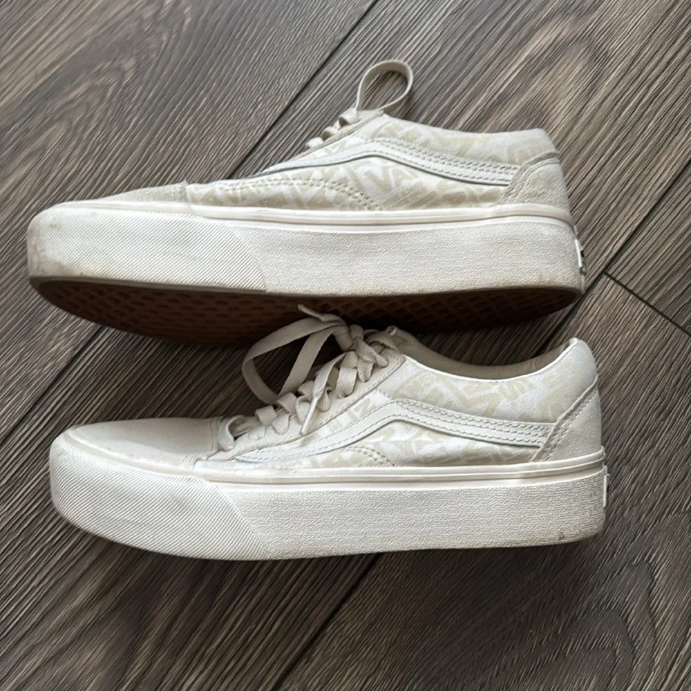 Vans Old Skool PLATFORM Tonal logo sneakers size 8